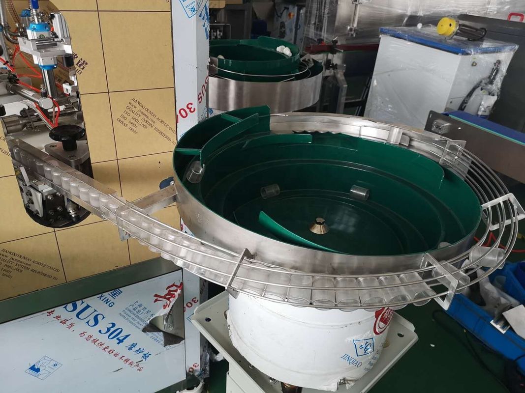 2000BPH 50-500ml PLC Control Monoblock Filling Capping Machine cho chai cuộn